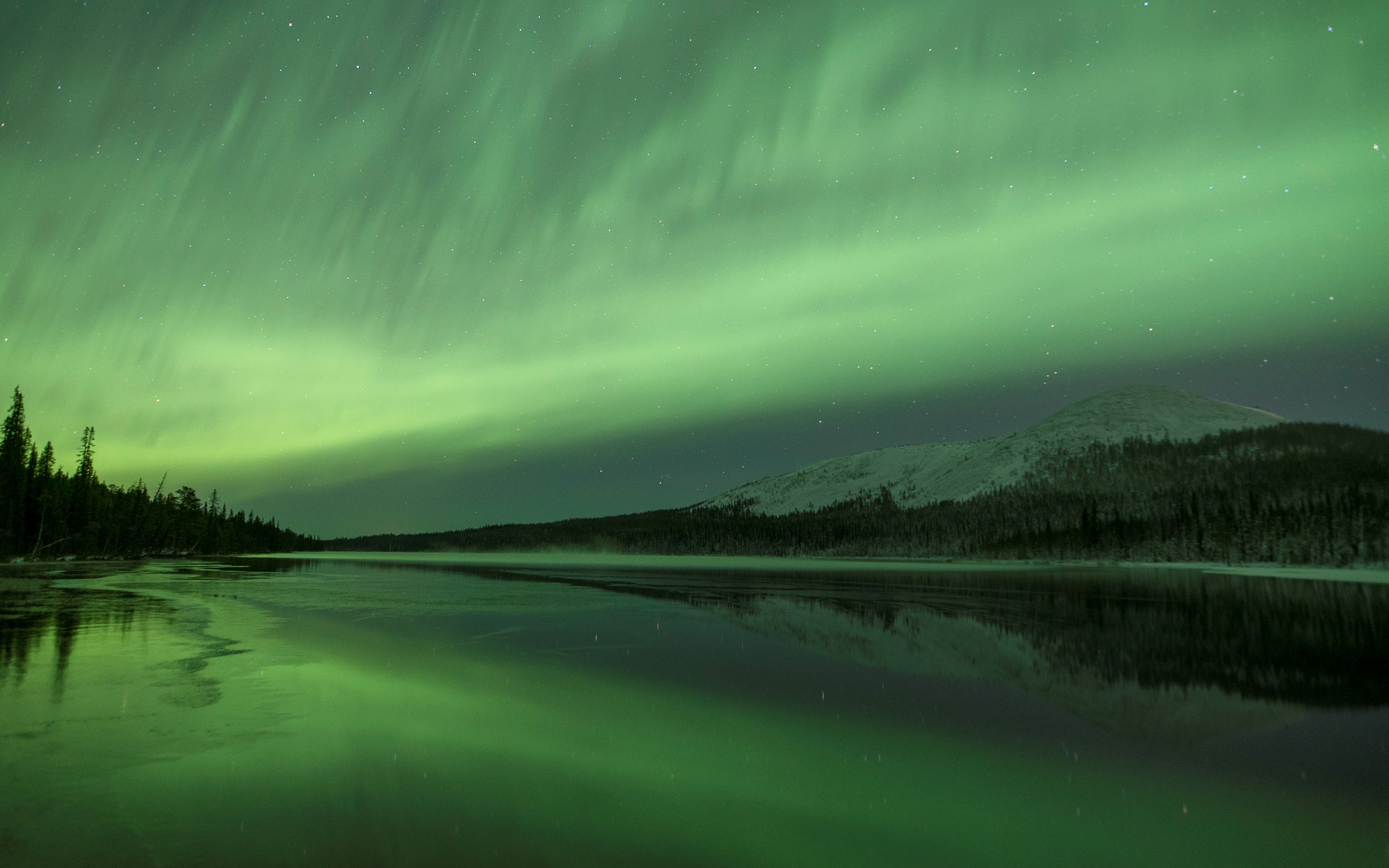 Northern lights over Lake Kesankijarvi, Yllas, Finnish Lapland